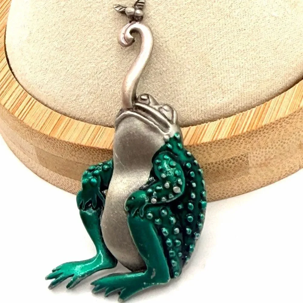 Vintage JJ Jonette Jewelry Green Enamel Frog Catching Fly Brooch